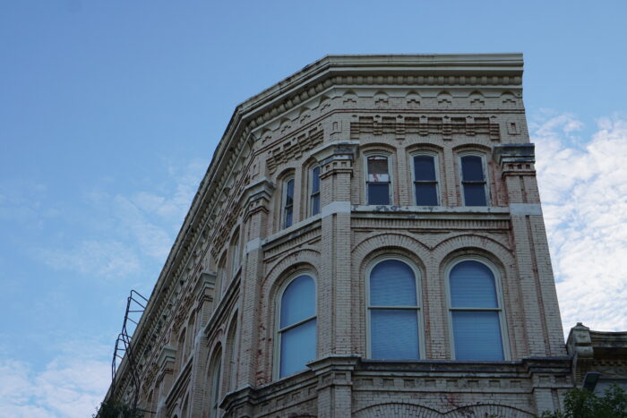 Looking up at the facade of the Telegram Building from the corner of Albert Street an McDermot Avenue