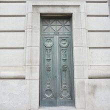 Image 7: Decorative details on the facade of the Canadian Bank of Commerce