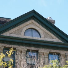 Image 9: Gable point of Isbister facade