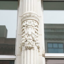 Image 1: Ornamental raised motif on pillar