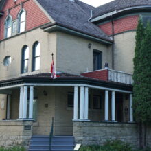 Image 2: Corner stairs to open verandah