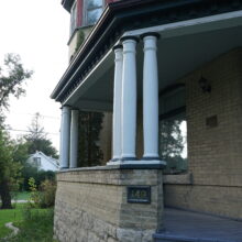 Image 3: Corner stairs to open verandah